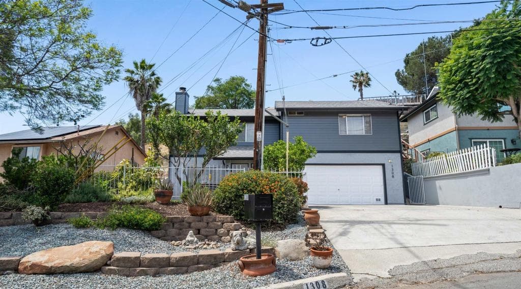 1308 Lincoln Pl — photo 2