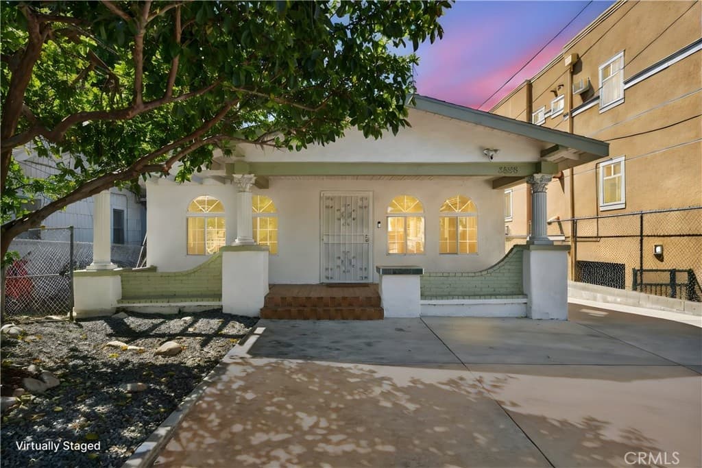 3538 London — photo 1