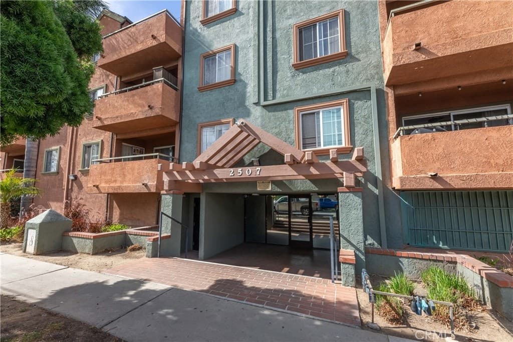 2507 15th 118 — photo 1