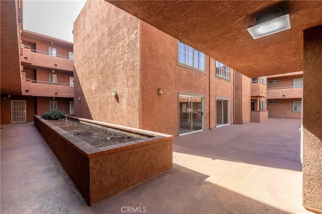 2507 15th 118 — photo 2