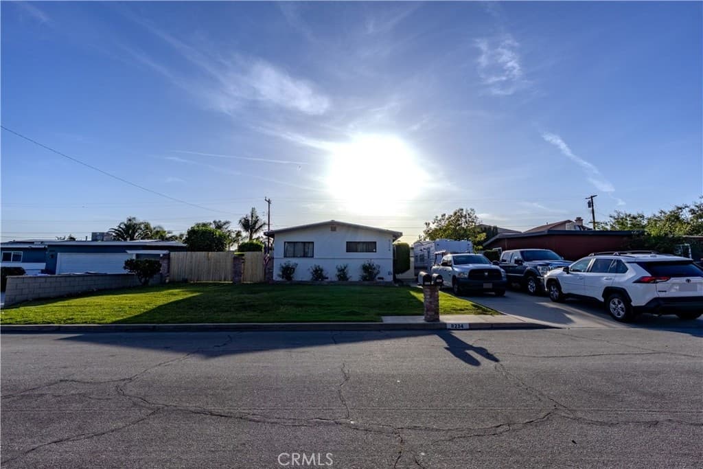 8234 Frankfort Ave — photo 2