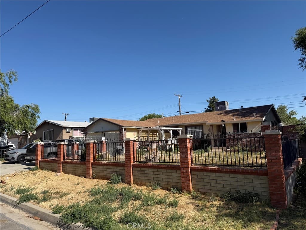 343 E AVE R6 - Photo 3