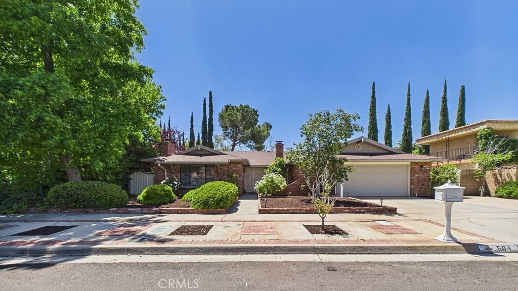 504 Fairway Dr — photo 1