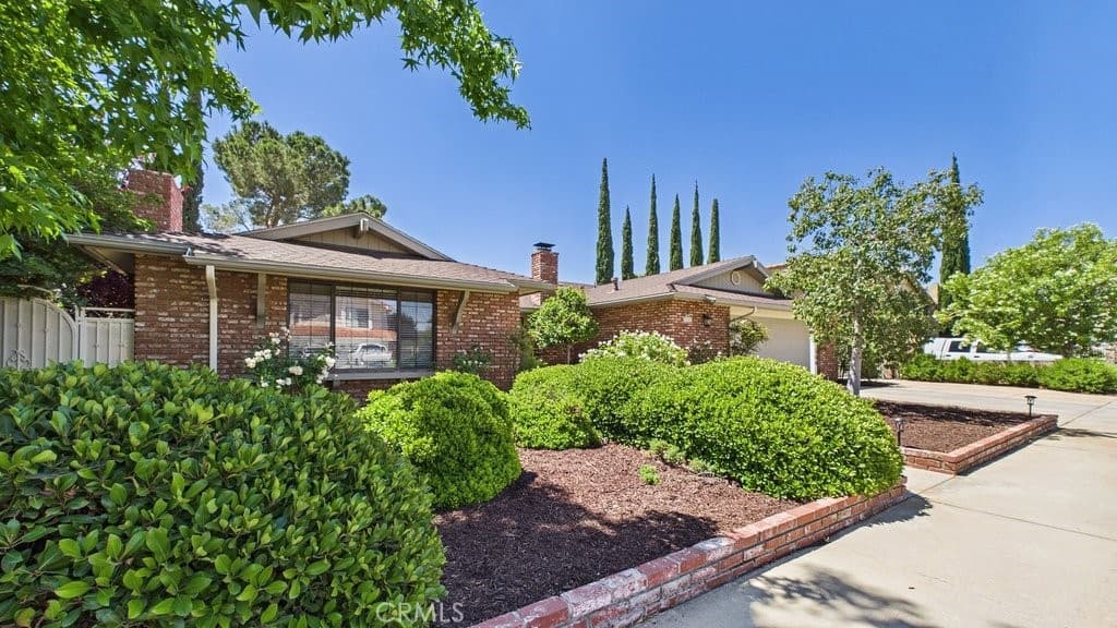 504 Fairway Dr — photo 2