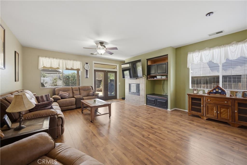 33911 Wagon Train Dr — photo 2