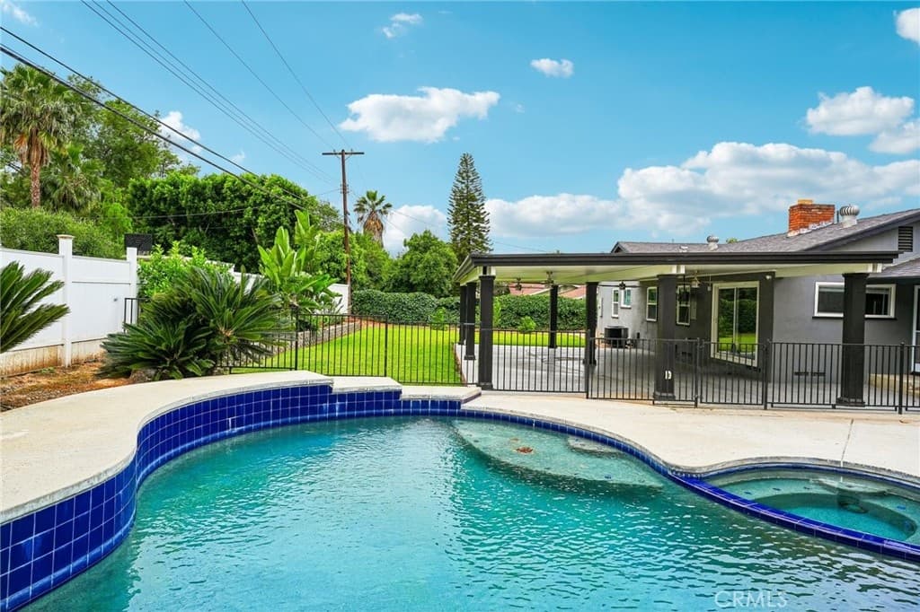 2424 Central — photo 2