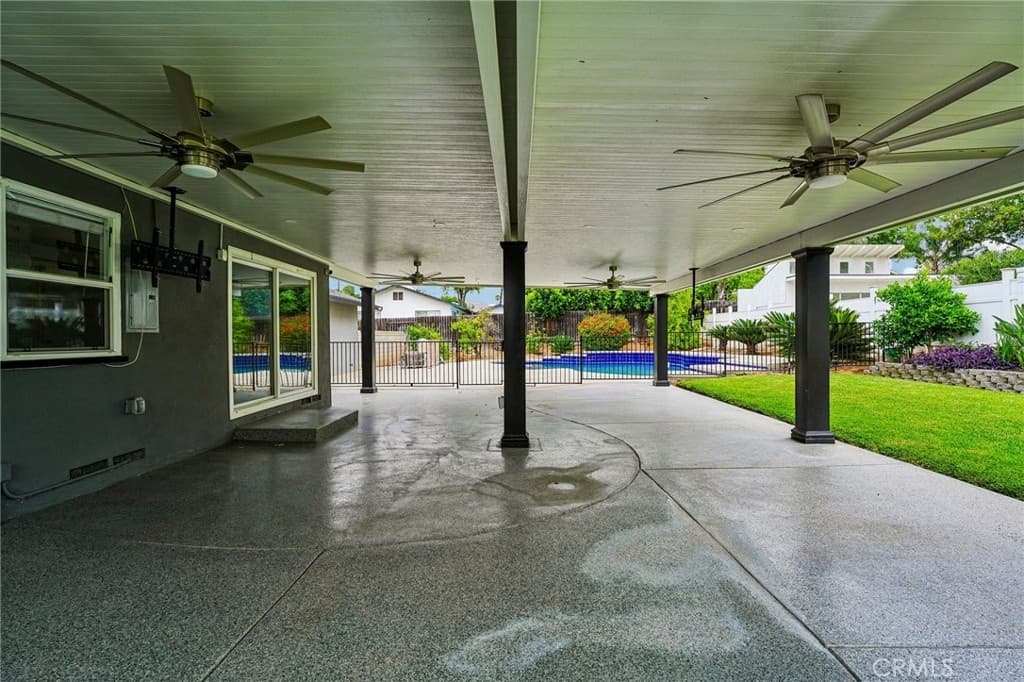 2424 Central — photo 36