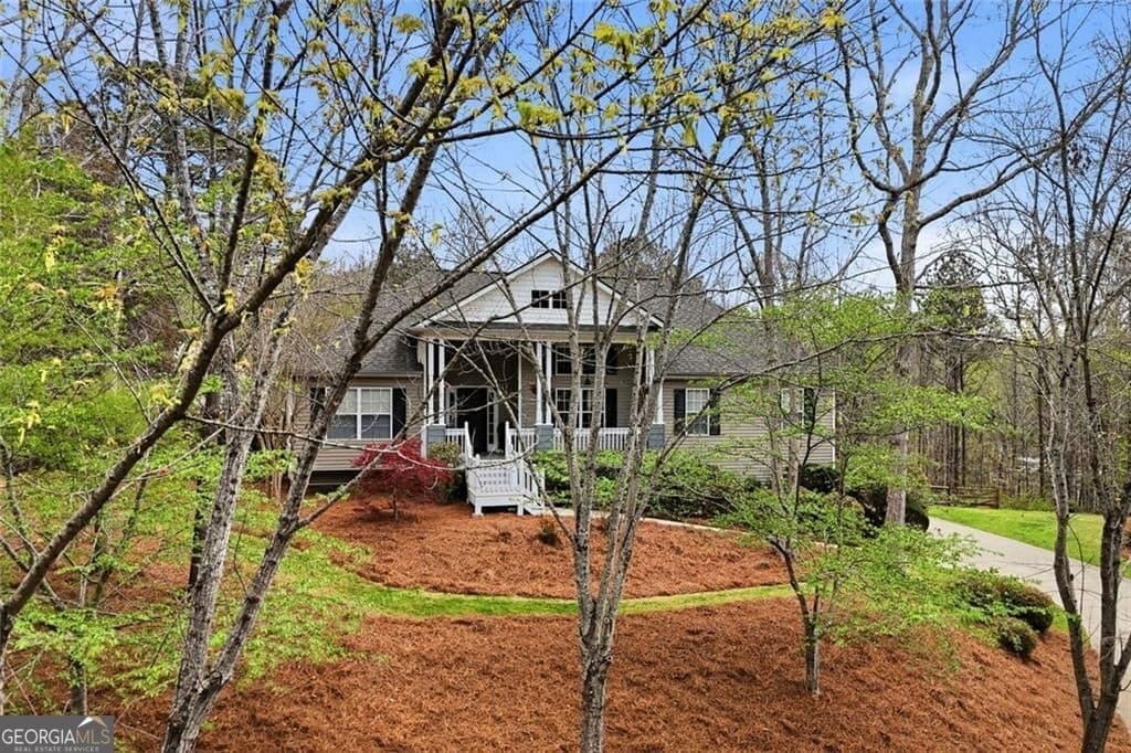 114 Hammond Dr — photo 2