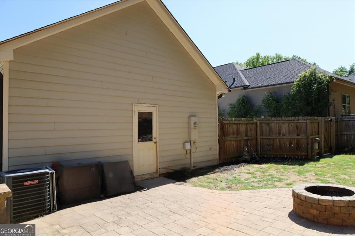 317 Edgewater Dr — photo 8