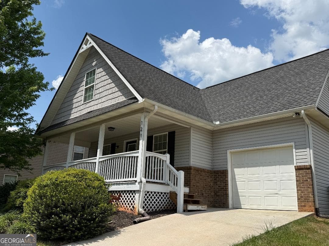 121 Saluda Dr — photo 1