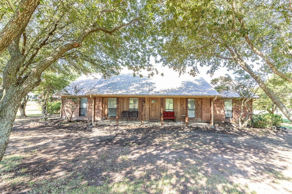1194 Cedar Ln — photo 1