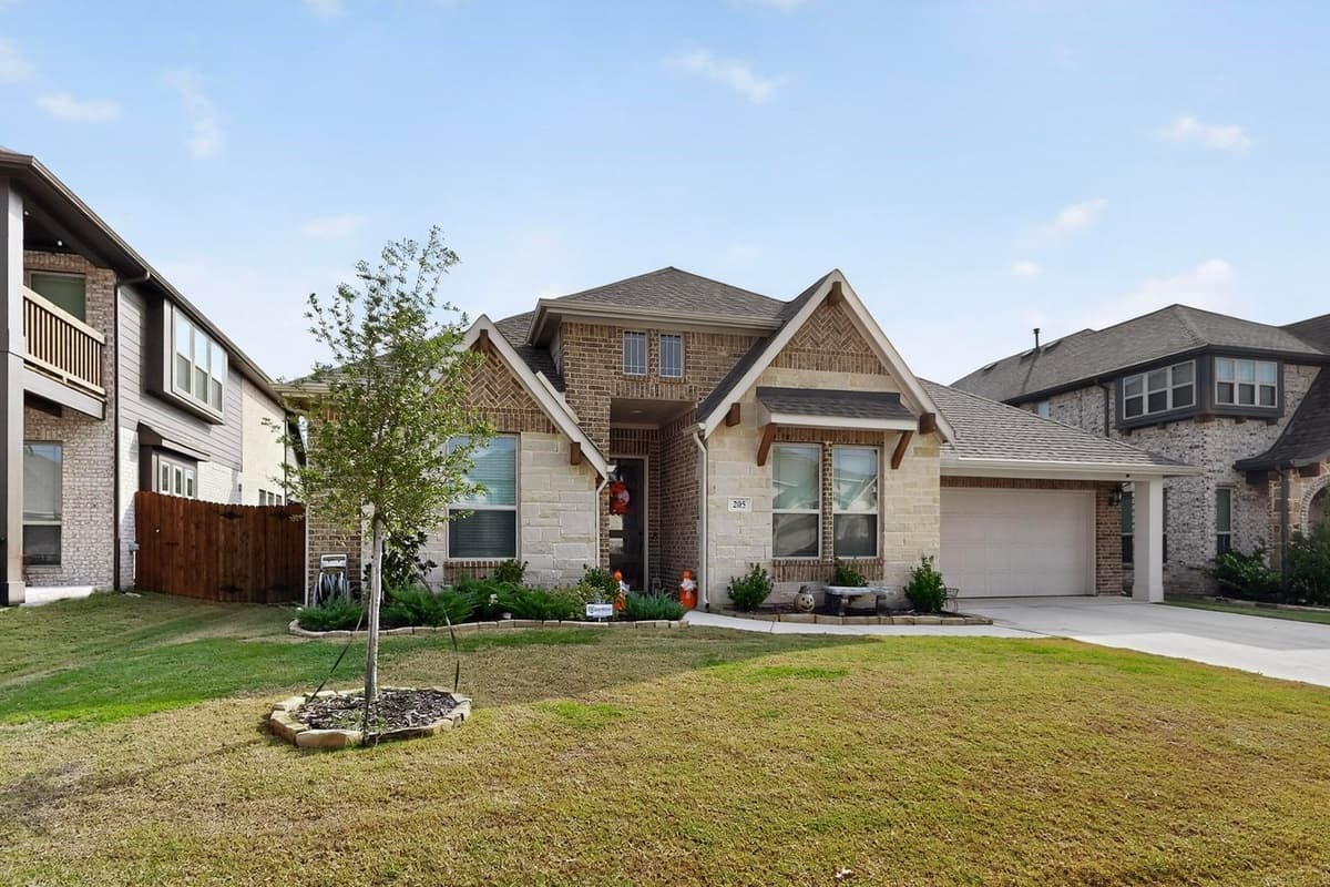 205 Lakewood Ln — photo 2