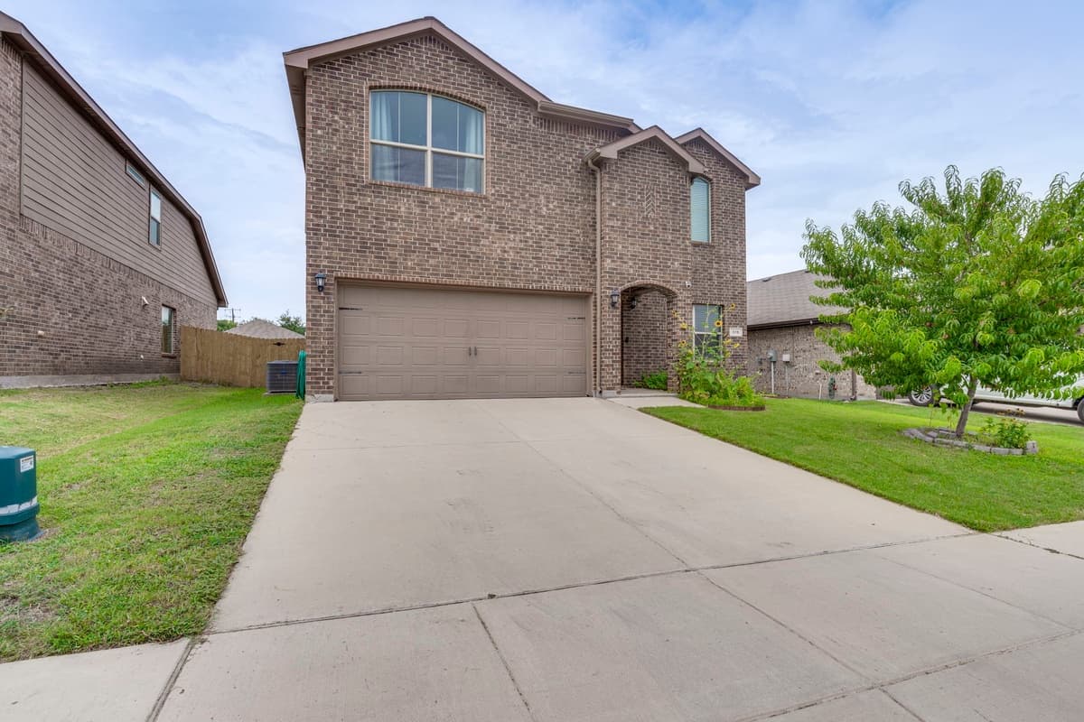 616 Cameron Way — photo 1