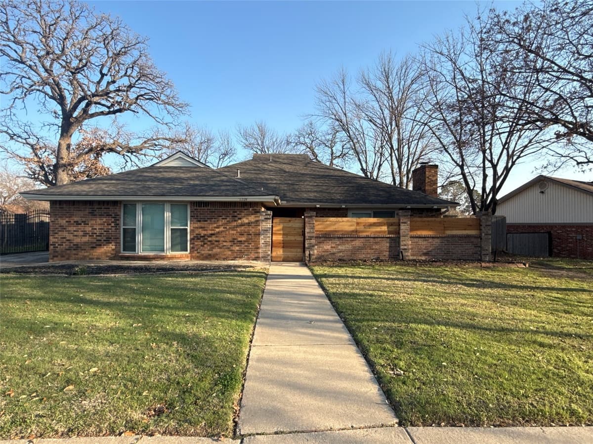 2109 Oakmeadow St — photo 1