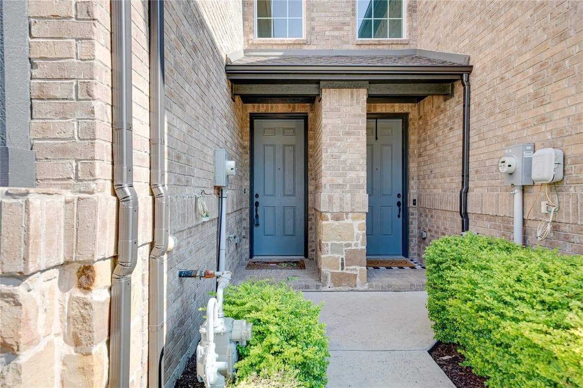 970 Emil Pl — photo 2