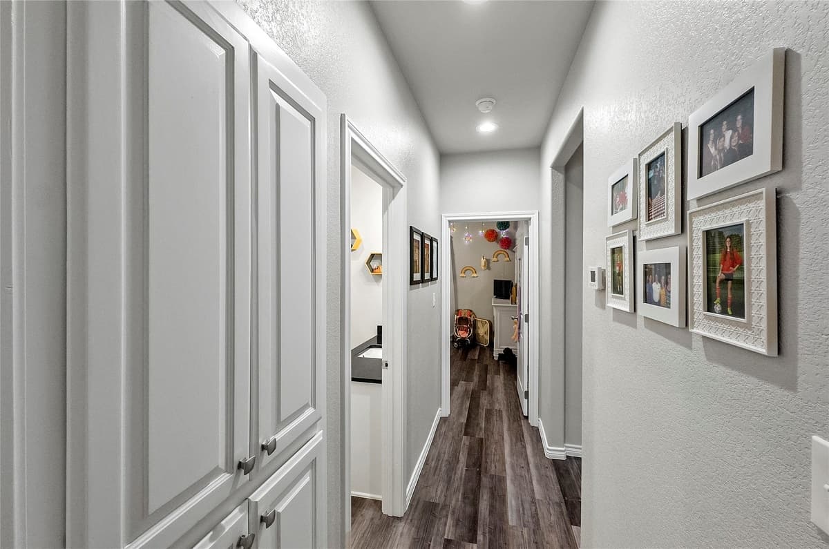 141 Walnut St — photo 23