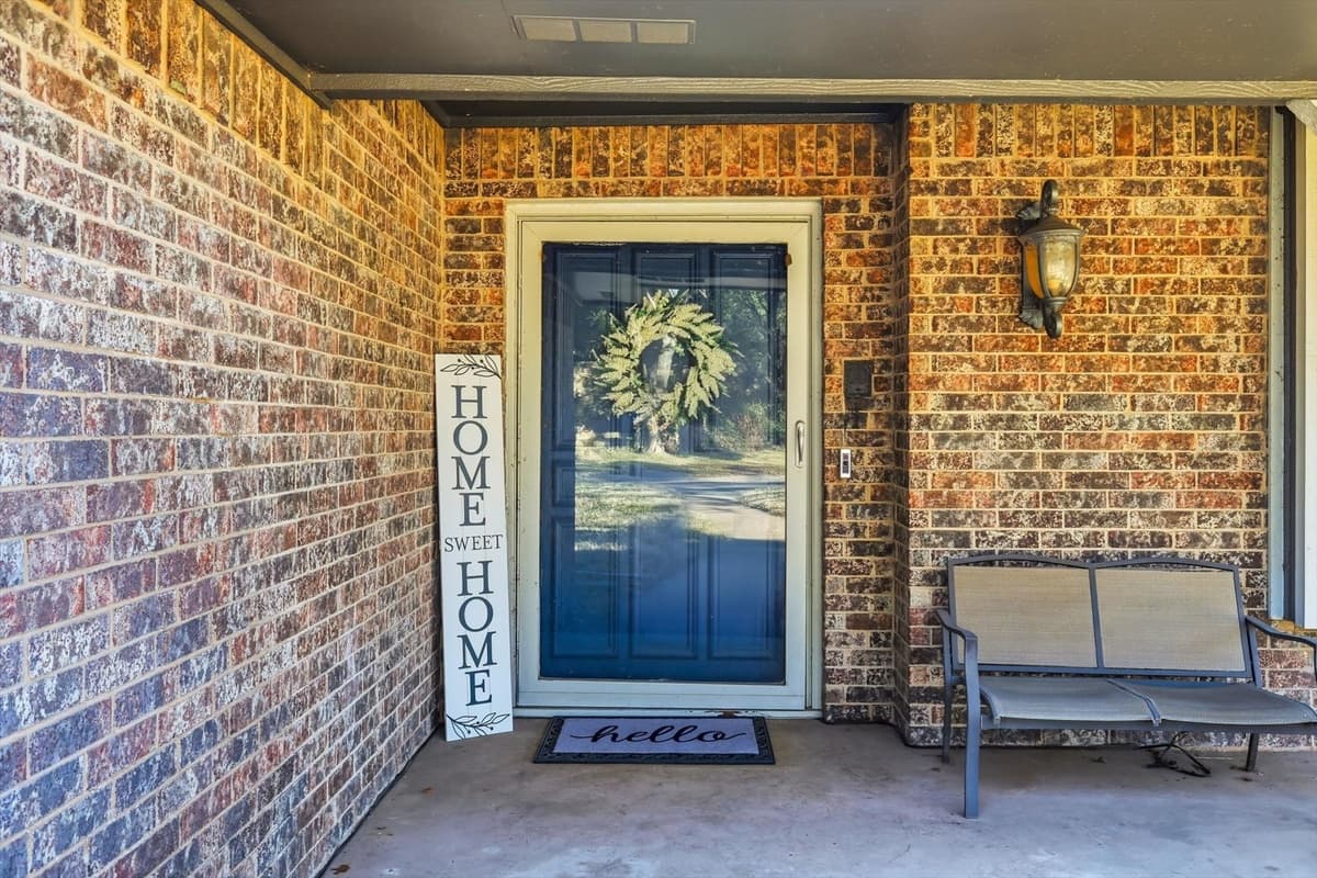 2206 Oak Forest Ct — photo 1