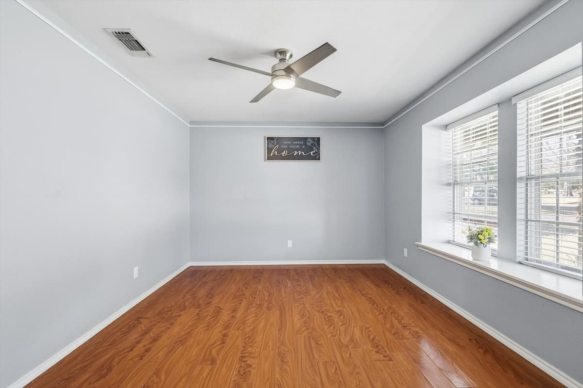 2206 Oak Forest Ct — photo 2
