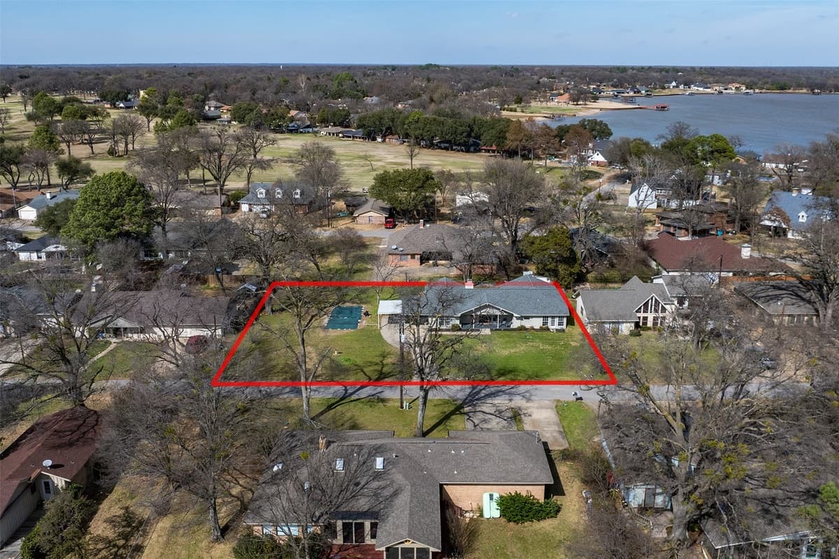 18460 Hickory Circle — photo 1