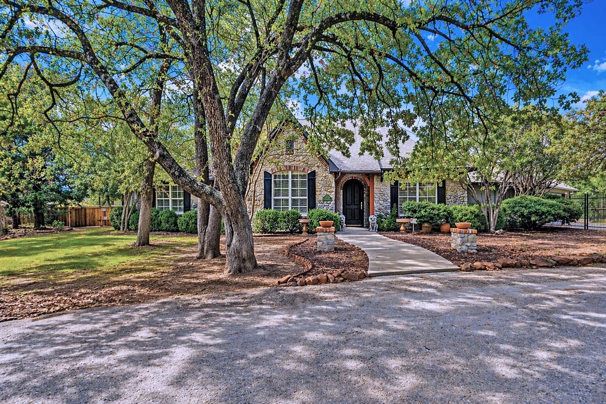 15 Oak Bluff Dr — photo 1