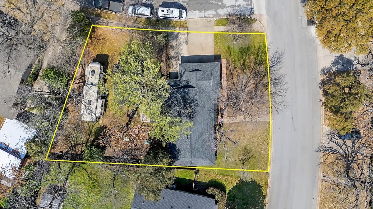 709 Hurstview Dr — photo 1