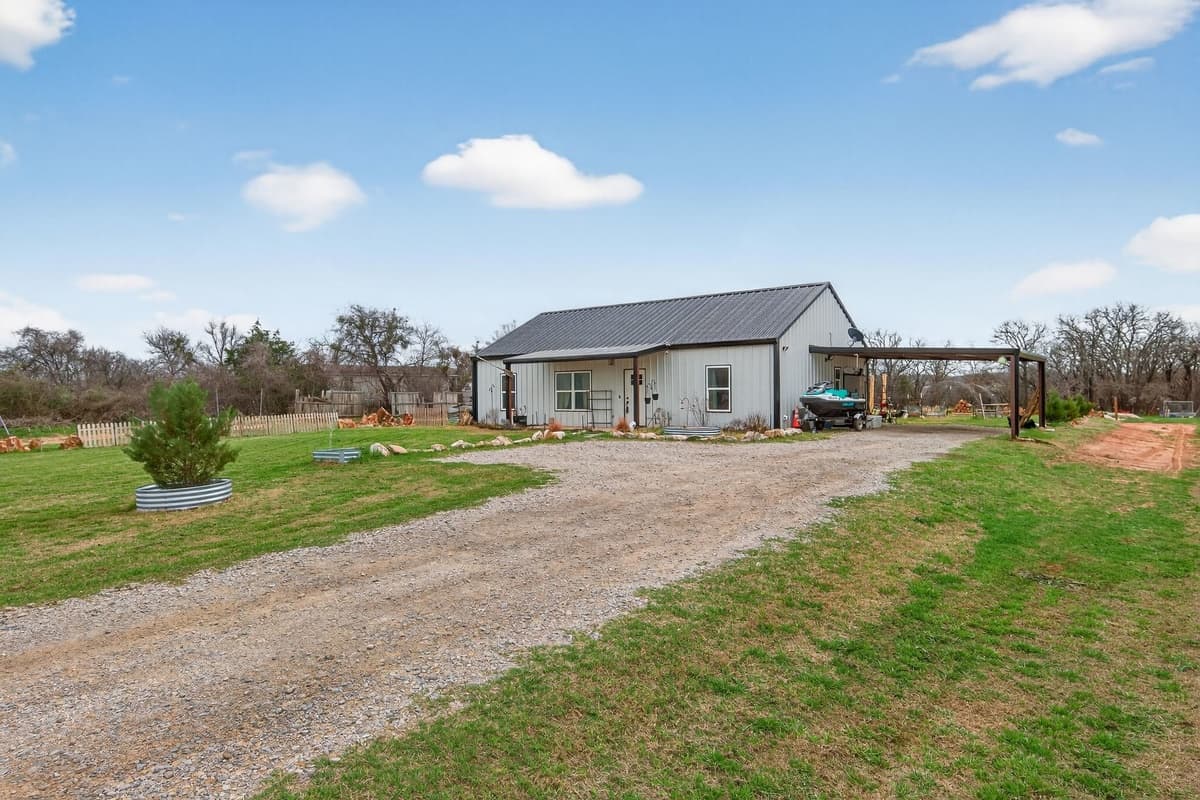 2225 J E Woody Rd — photo 1