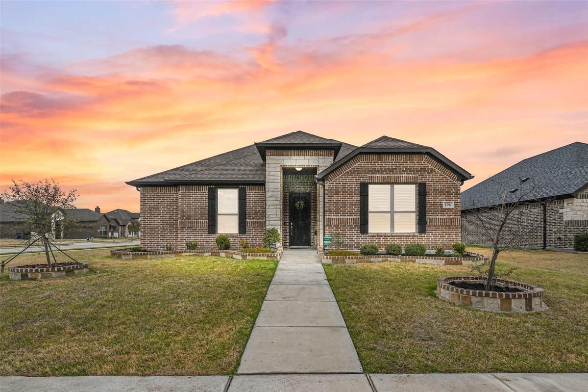 196 Lady Bird Dr — photo 1