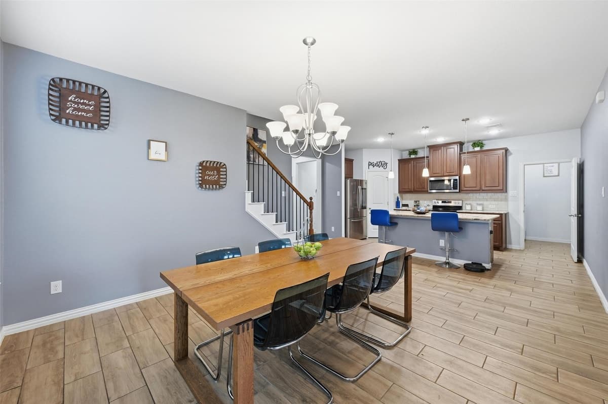 196 Lady Bird Dr — photo 2