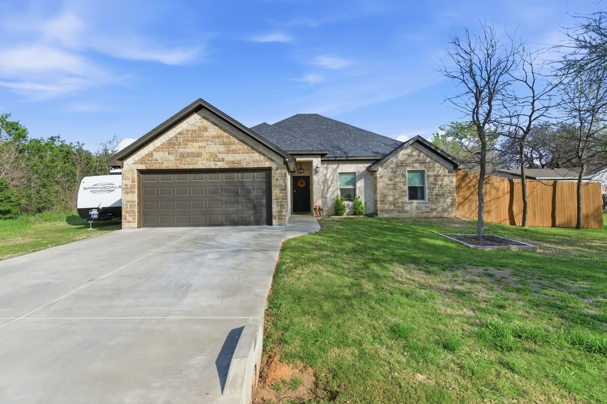 806 Colorado River Dr — photo 1