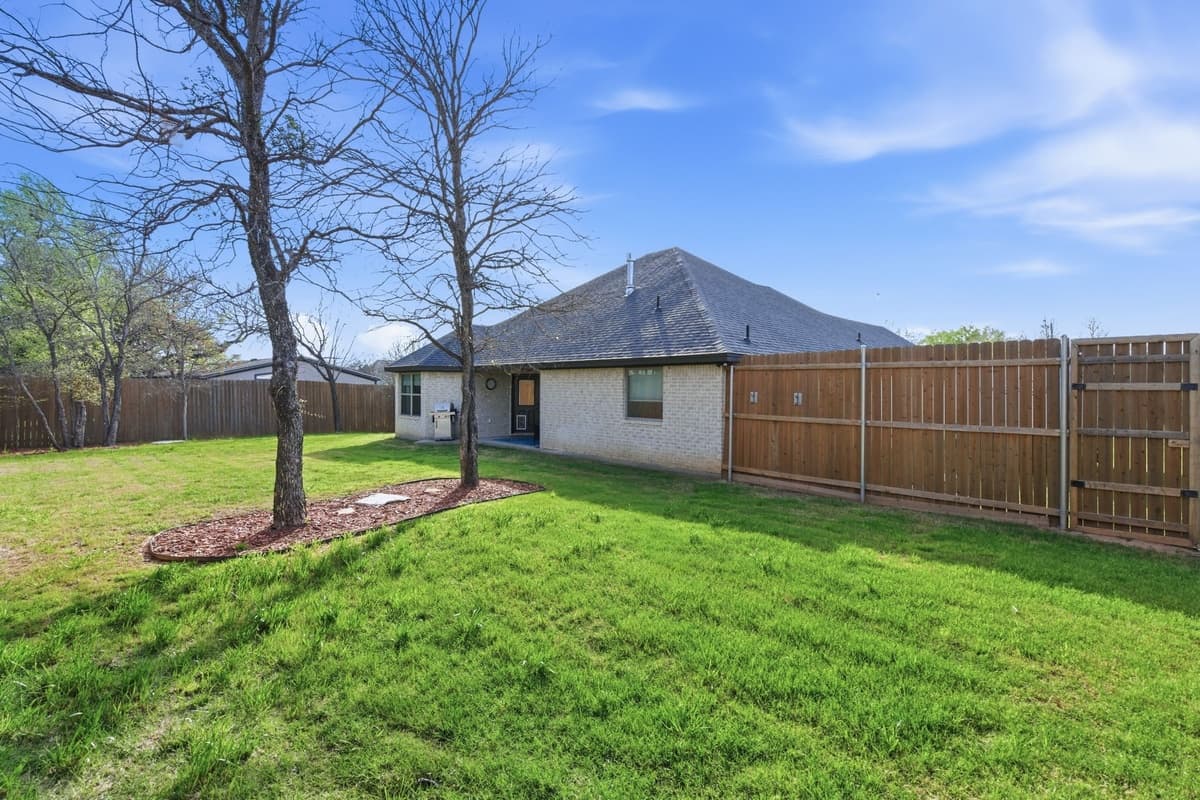 806 Colorado River Dr — photo 2