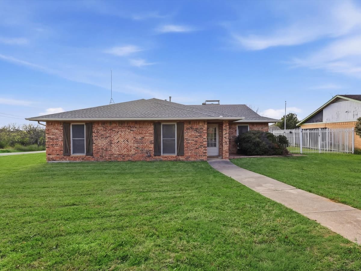 2110 Azalea St — photo 2