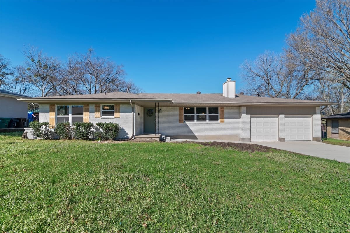 903 Stanley St — photo 1