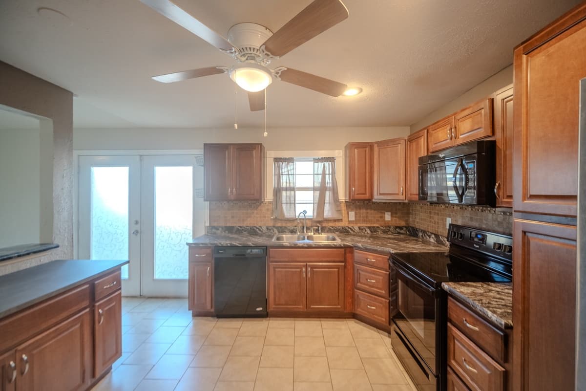 6802 Blackberry Dr — photo 2
