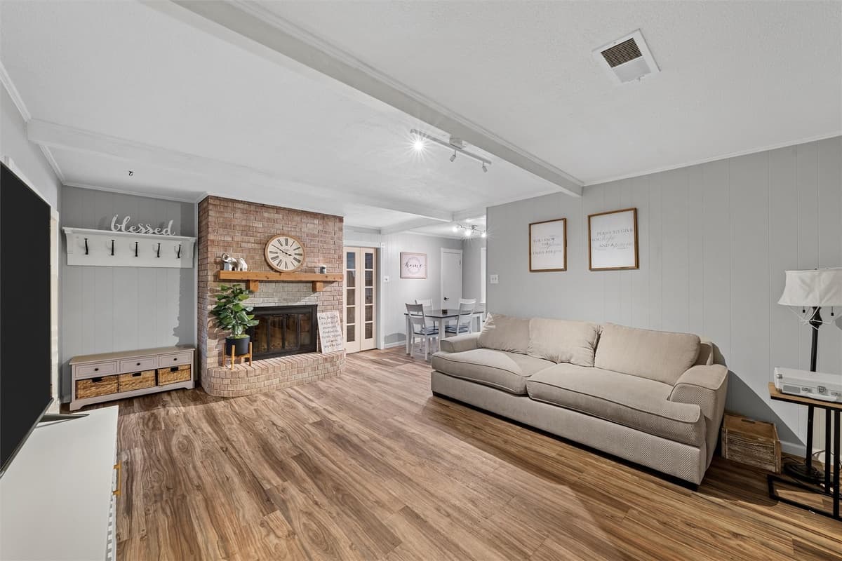 518 Fairway Rd — photo 2