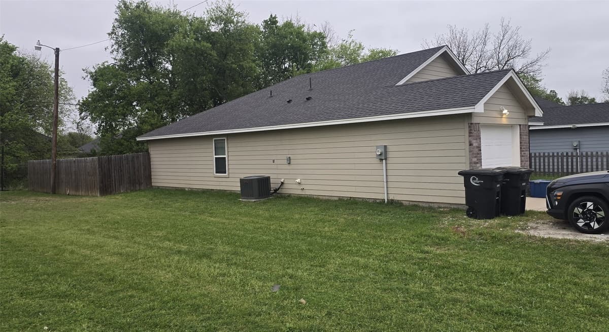 448 Chase Ave — photo 2