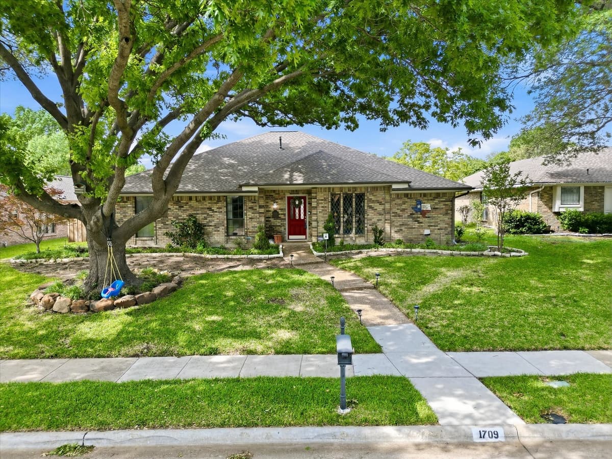1709 Callaway Dr — photo 1