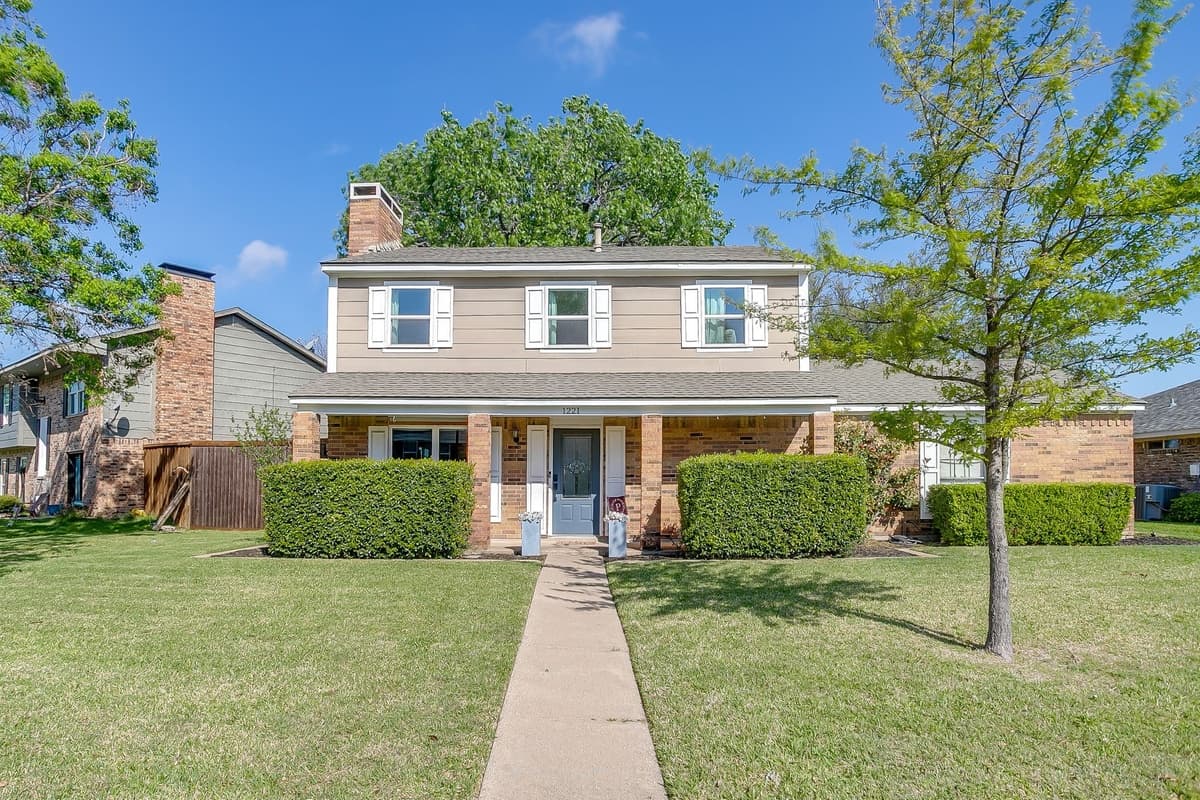 1221 Columbine Dr — photo 1