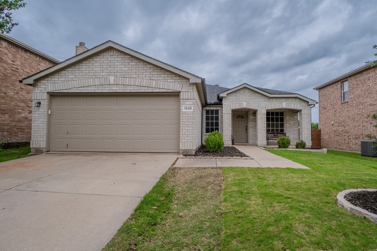 1628 Princess Ln — photo 1