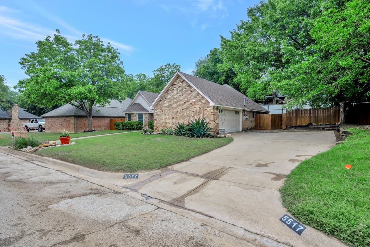 5517 Chimney Rock Rd — photo 2