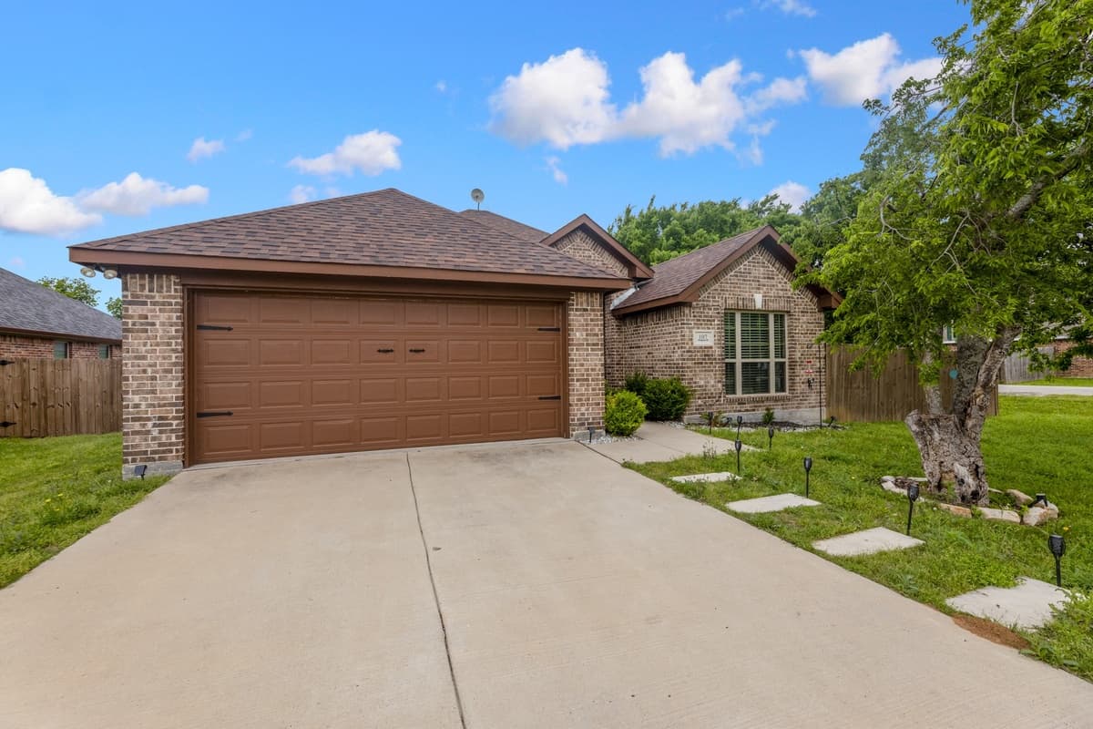 107 Virginia Dr — photo 1