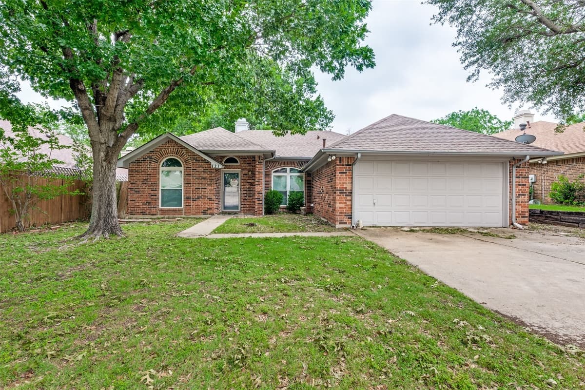 721 Deauville Dr — photo 1