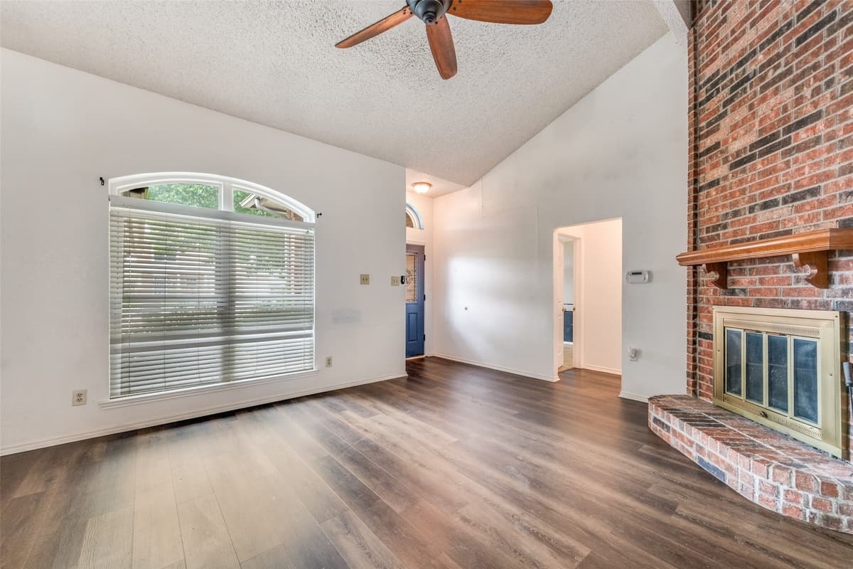 721 Deauville Dr — photo 2
