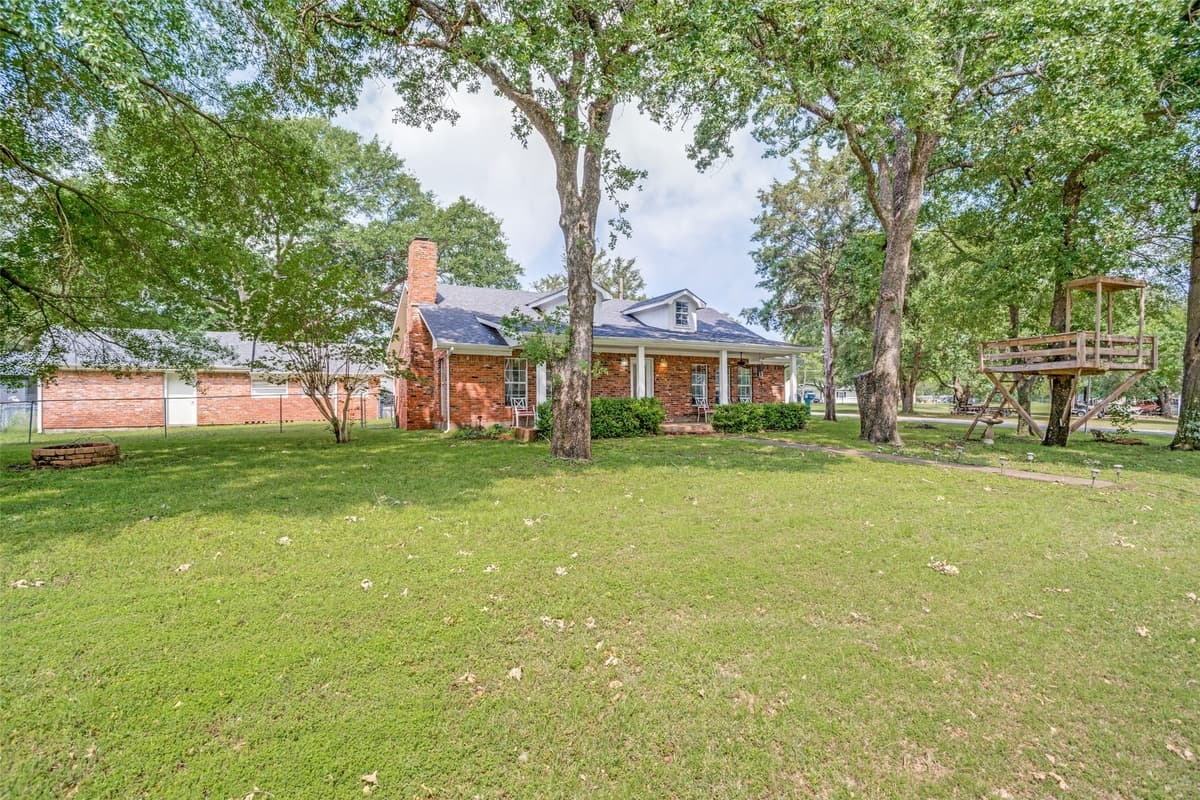 101 Veterans Ln — photo 1