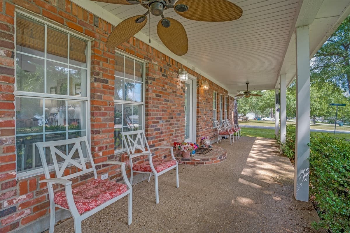 101 Veterans Ln — photo 2