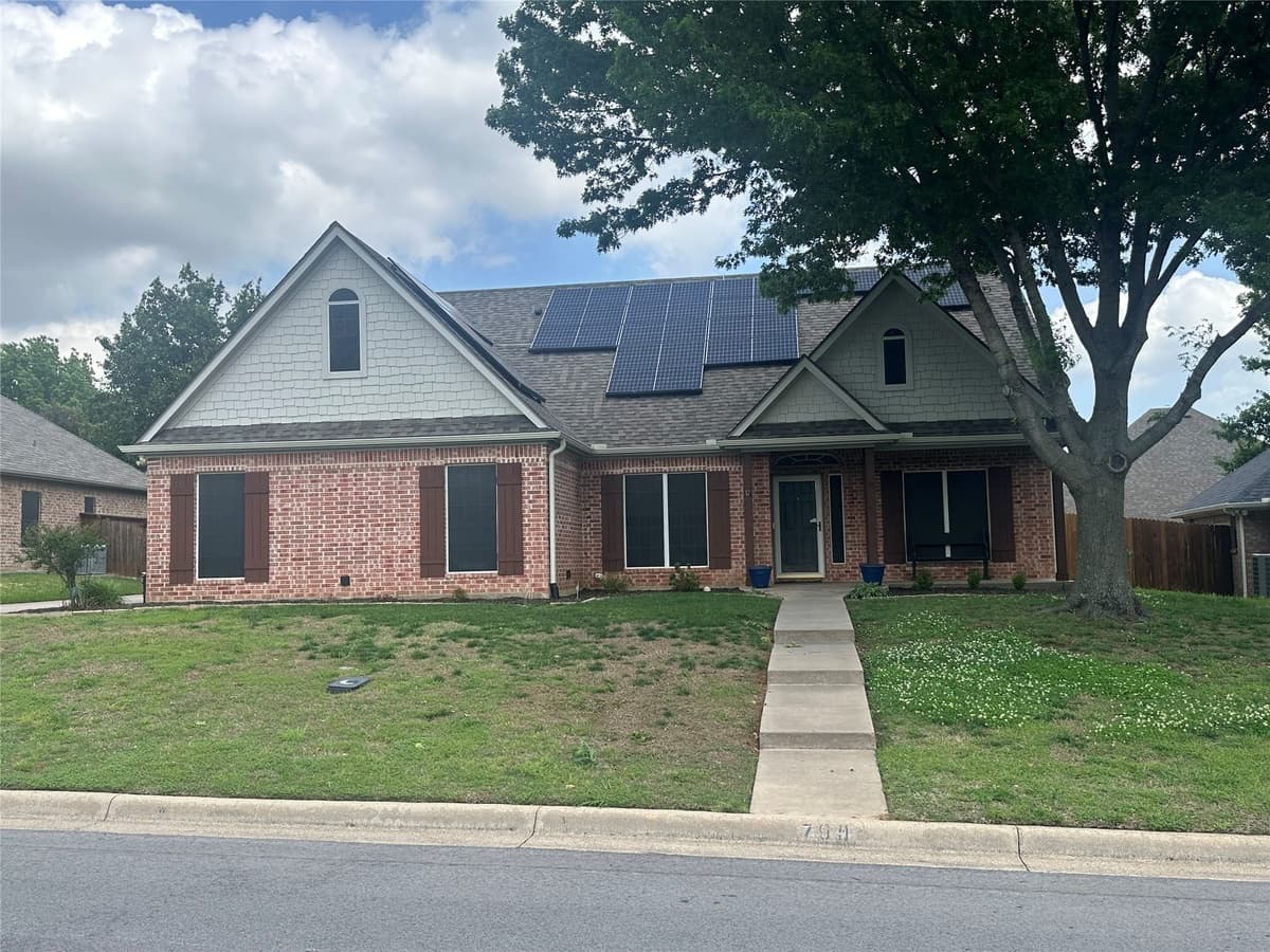 709 Clay Ln — photo 1