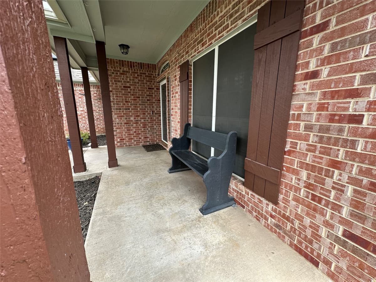 709 Clay Ln — photo 2