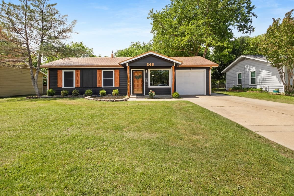 345 Nw Lorna St — photo 1