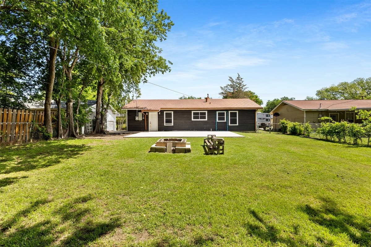 345 Nw Lorna St — photo 16