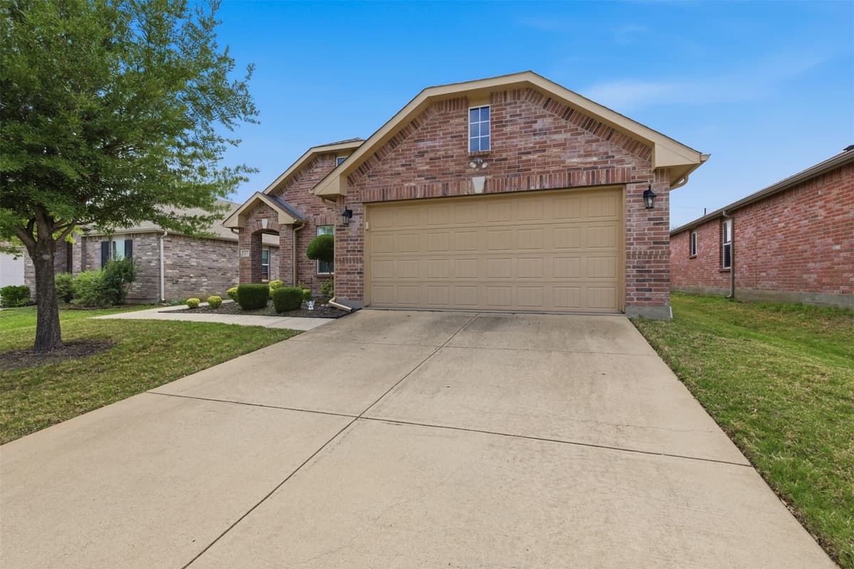 1417 Lone Pine Dr — photo 1