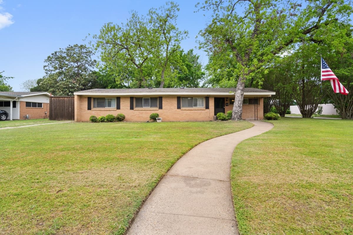 717 Van Horn Dr — photo 2